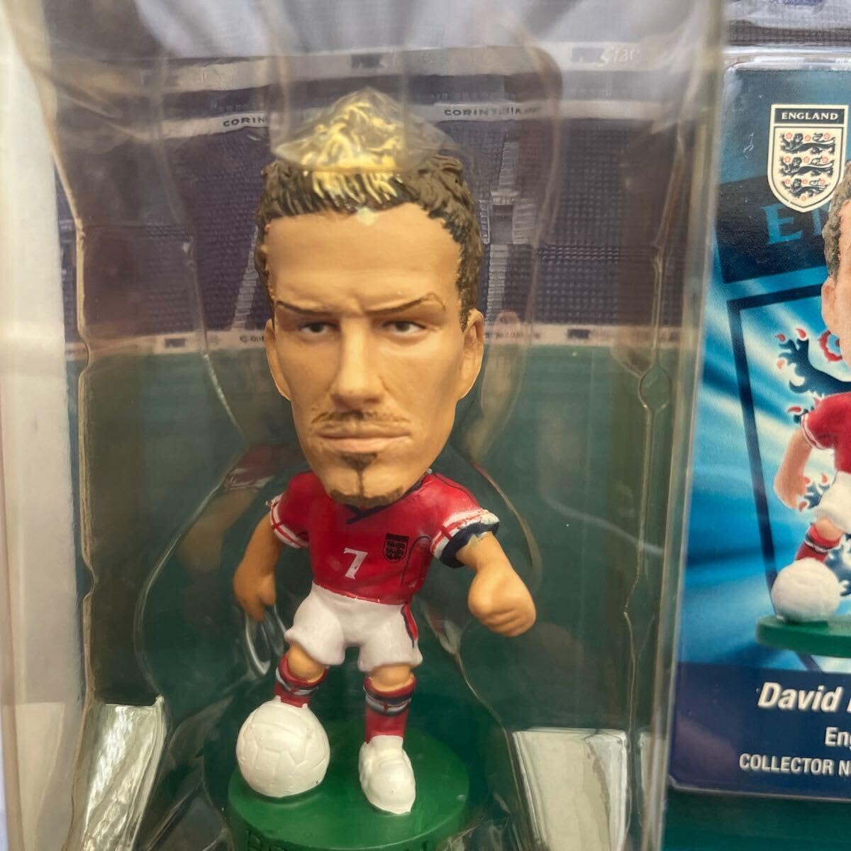 デビッド・ベッカム フィギュア 12インチ イングランド W杯 台座付