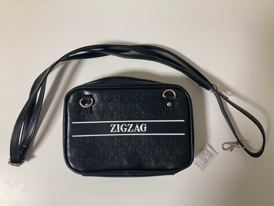 Amazon.co.jp: 真天地開闢集団ジグザグ 守護皮革袋 ポーチ ミニバッグ