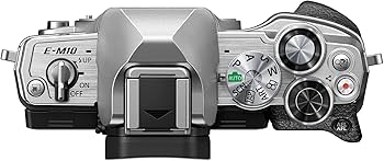 Amazon | OLYMPUS ミラーレス一眼カメラ OM-D E-M10 MarkIVボディー