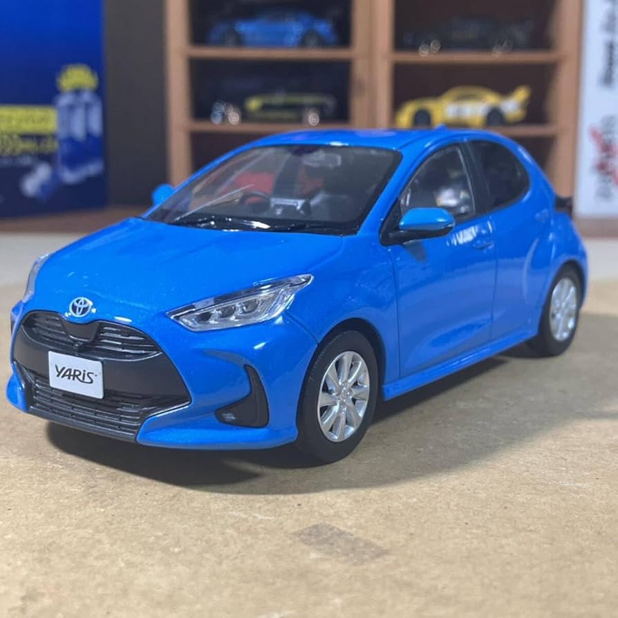 Amazon | 1/30 YARIS 新型ヤリス カラーサンプル 8W9 シアンメタリック