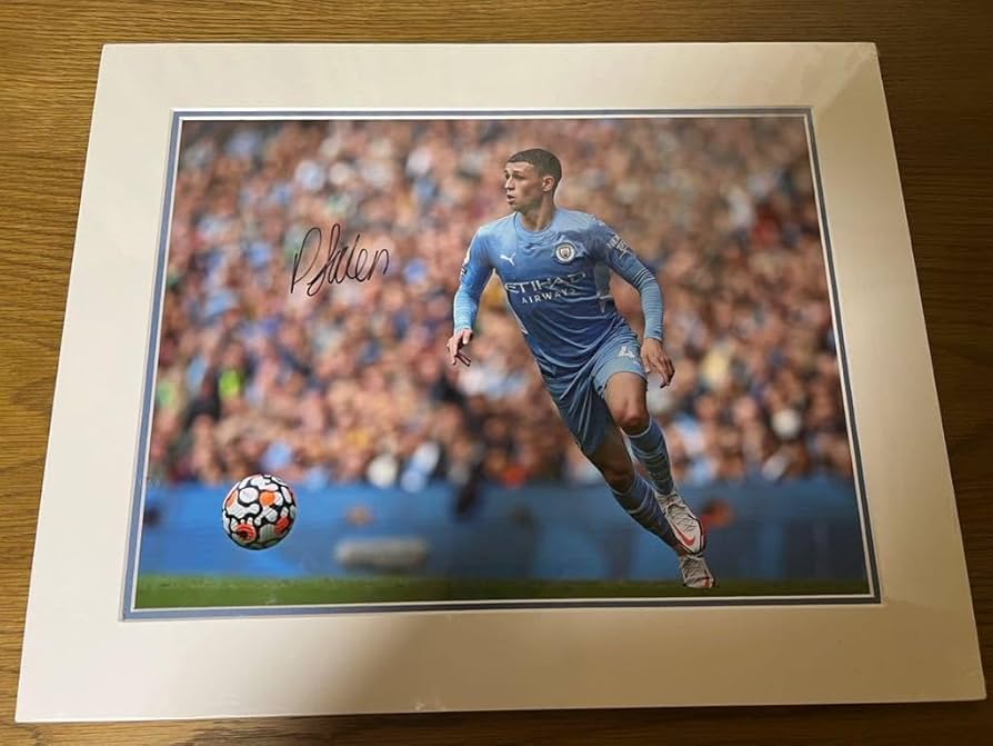 Amazon.co.jp: フィルフォーデン直筆サイン入りフォト 証明書付き