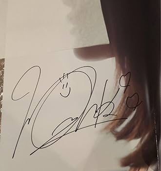 Amazon.co.jp: 直筆サイン入り 石田桃香 ファースト写真集 MOMOKA