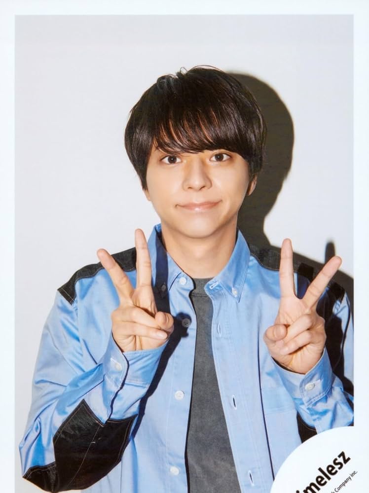 Amazon.co.jp: timelesz 公式 生 写真（佐藤勝利）SE01223 : ホビー