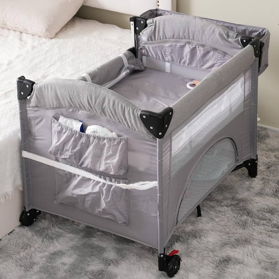 Apricaアップリカグレー折り畳みベビーベッド クマ刺繍付き Aprica