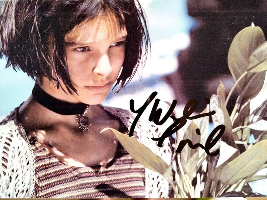 Amazon.co.jp: お宝…ナタリーポートマン直筆サイン入り2Lサイズ写真