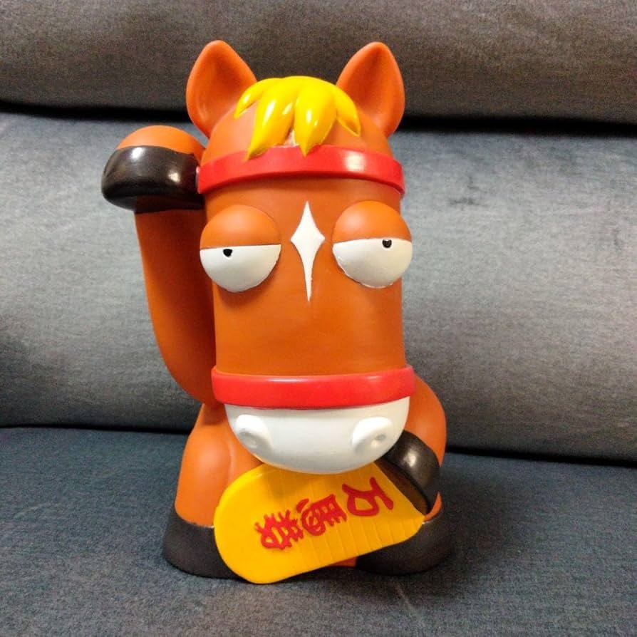 Amazon.co.jp: 東ハト招き馬貯金箱／縁起物 : おもちゃ