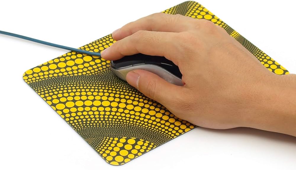 Amazon.co.jp：草間彌生 マウスパッド [Dots Obsession(イエロー