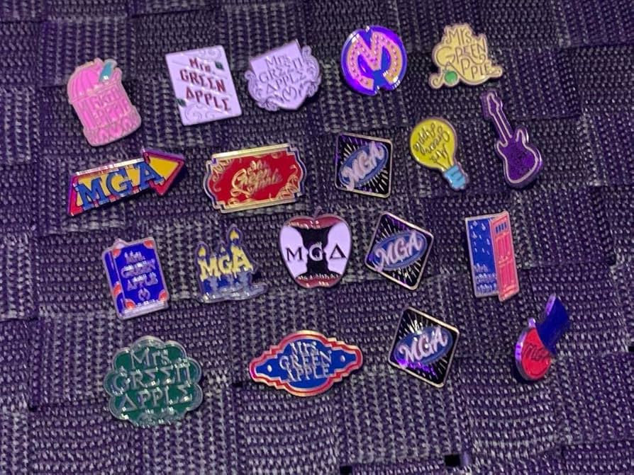 Amazon | Mrs. GREEN APPLE ピンバッジ 缶バッジ アクキー ミセス