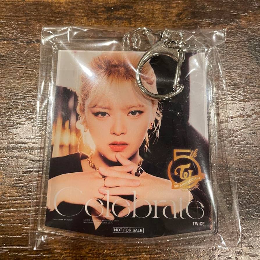Amazon.co.jp: TWICE グッズ ジョンヨン celebrate 楽天 特典 アクリル