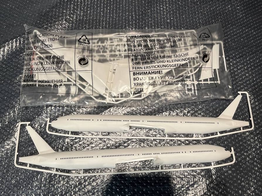 Amazon | Revell ドイツ レベル 1/144 boeing 777-300er プラモデル