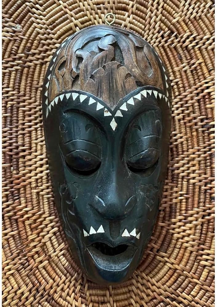 アンティーク パプアニューギニアの木製マスク 長さ62センチ貝殻目