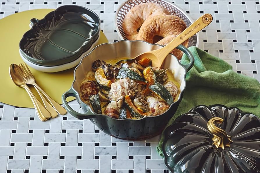 Amazon｜ル・クルーゼ(Le Creuset) 鋳物 ホーロー 鍋 シグニチャー