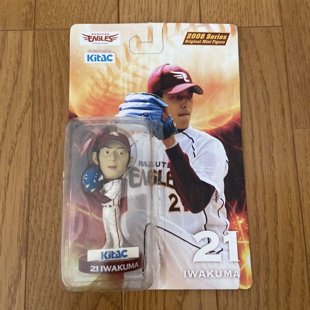 Amazon.co.jp: 楽天Eagles 岩隈久志フィギュア&アヒルちゃん : おもちゃ