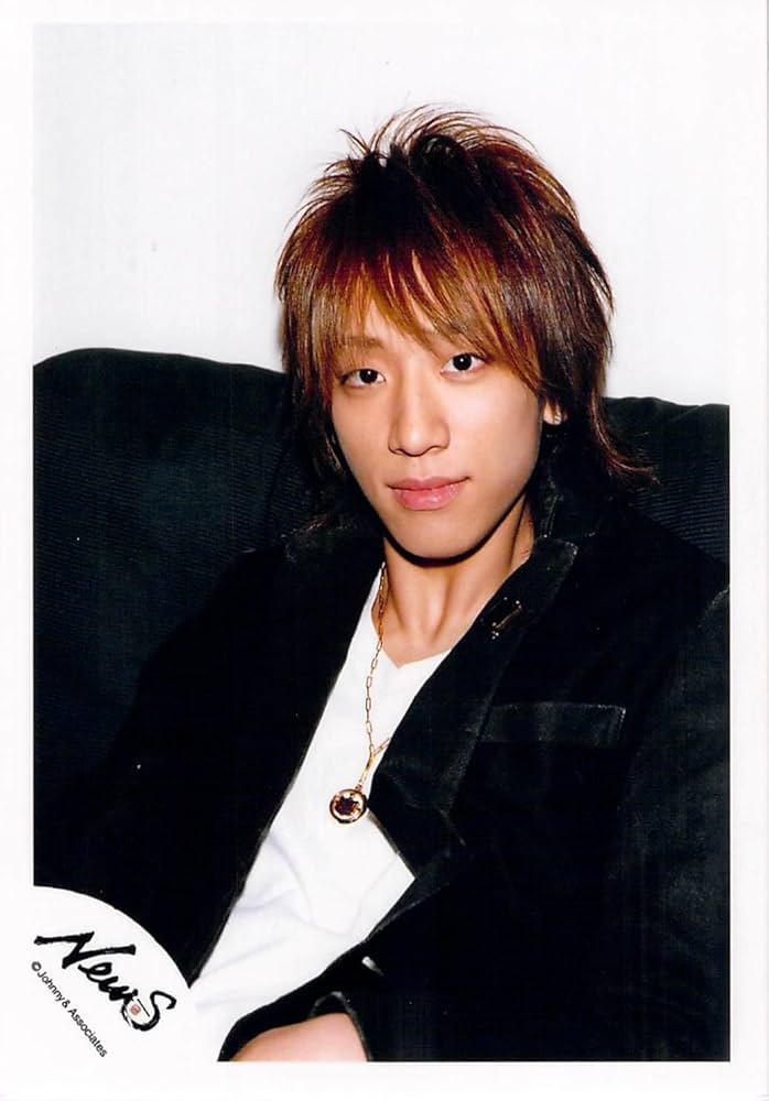 Amazon.co.jp: NEWS 小山慶一郎 【公式写真・スリーブ付き】 a 010