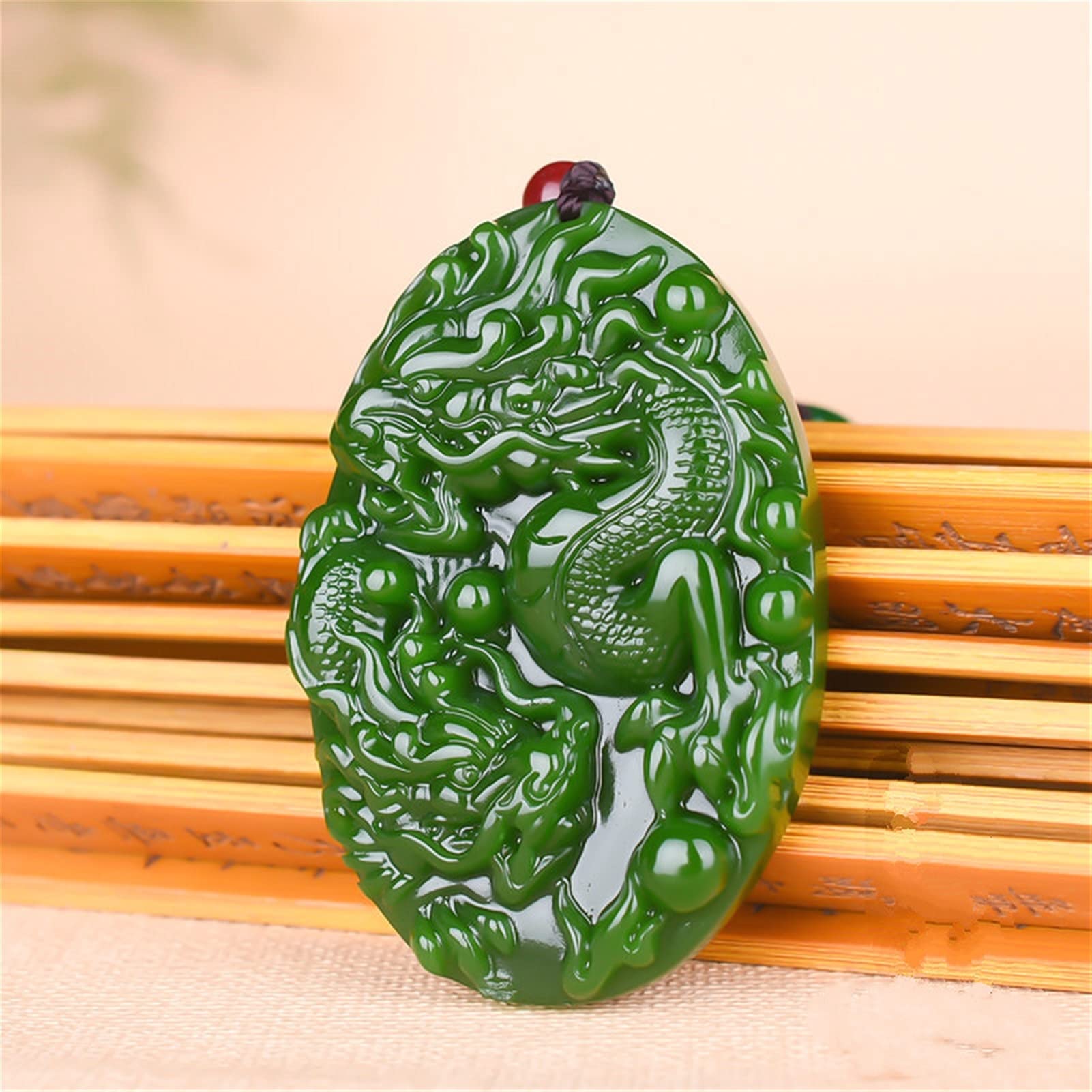 Amazon.co.jp: ドラゴン自然緑の翡翠ペンダントネックレス中国の手の