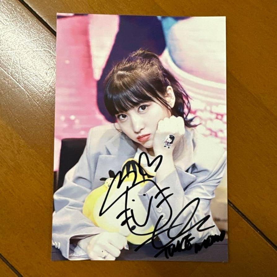 Amazon.co.jp: twice モモ momo サイン入り 写真 L版 : おもちゃ