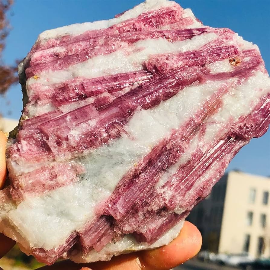 Amazon.co.jp: 天然レッドトルマリン原石ルベライト石結晶標本