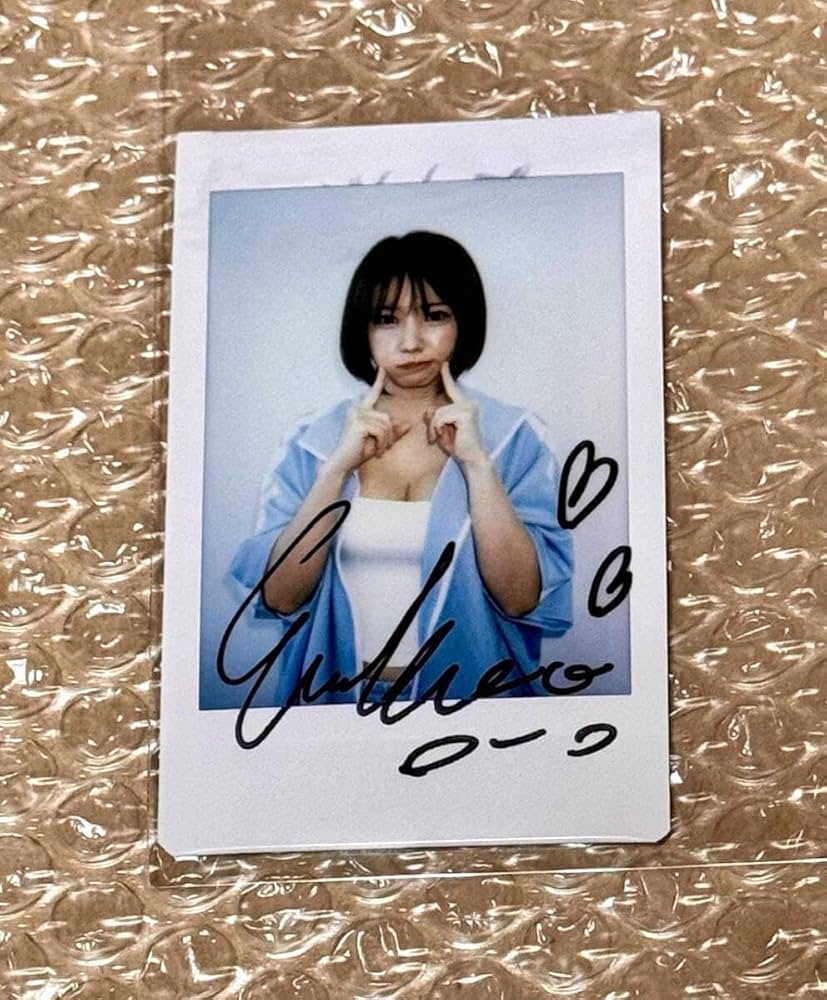 Amazon.co.jp: えなこ サイン入りチェキ ポーズA : おもちゃ