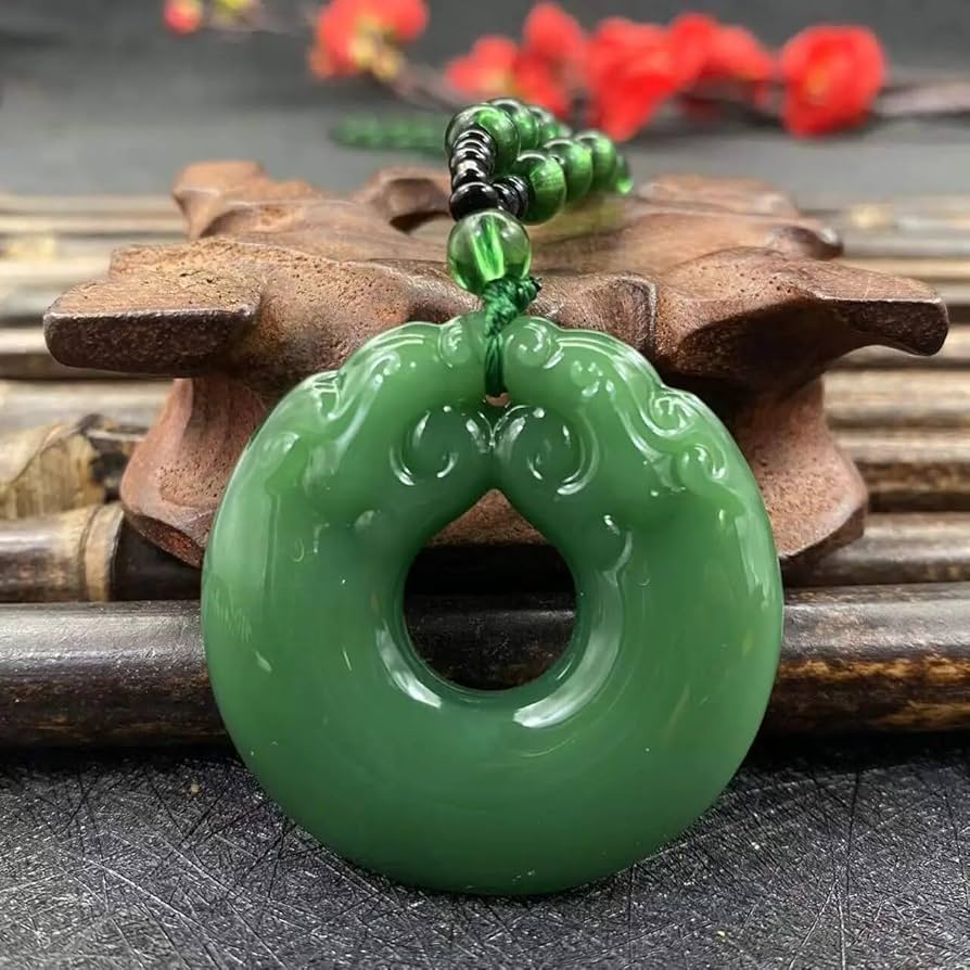 Amazon.co.jp: ナチュラルホワイトグリーン中国翡翠ドラゴンペンダント