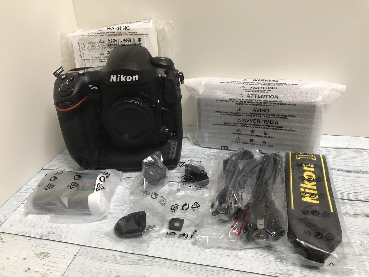 Amazon | Nikon デジタル一眼レフカメラ D4Sボディー D4S | デジタル