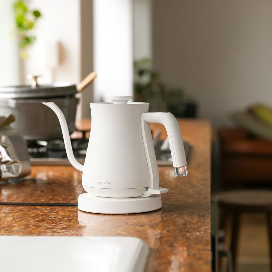 Amazon | 【旧型モデル】バルミューダ 電気ケトル ザ・ポット ホワイト
