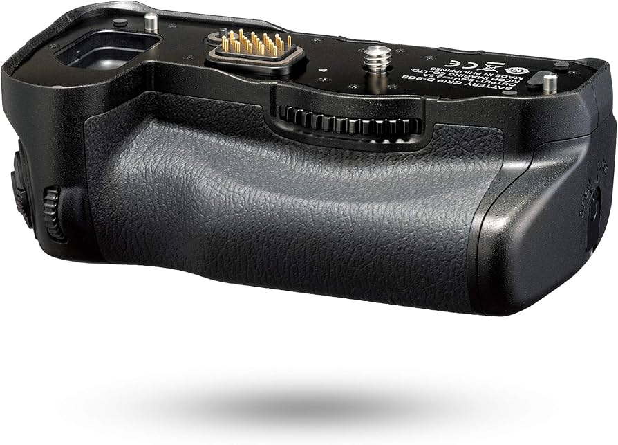 Amazon.com : PENTAX Battery Grip D-BG8 Black for Pentax K-3 III