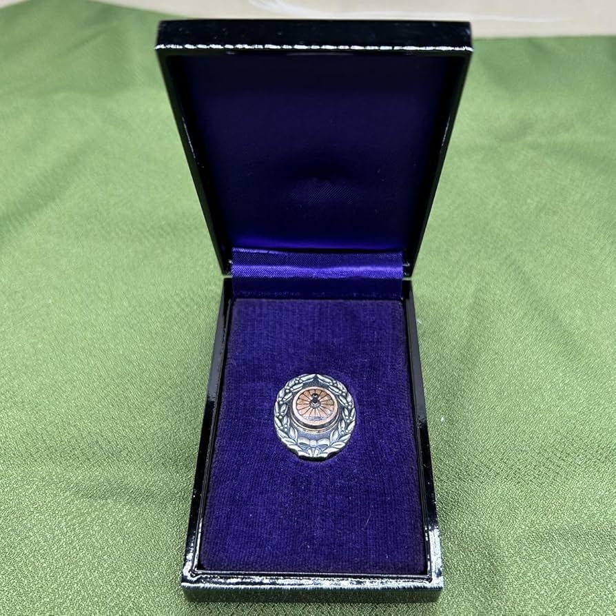 Amazon.co.jp: 日本国有鉄道 国鉄 功績章 純銀 ケース付き 日本国有