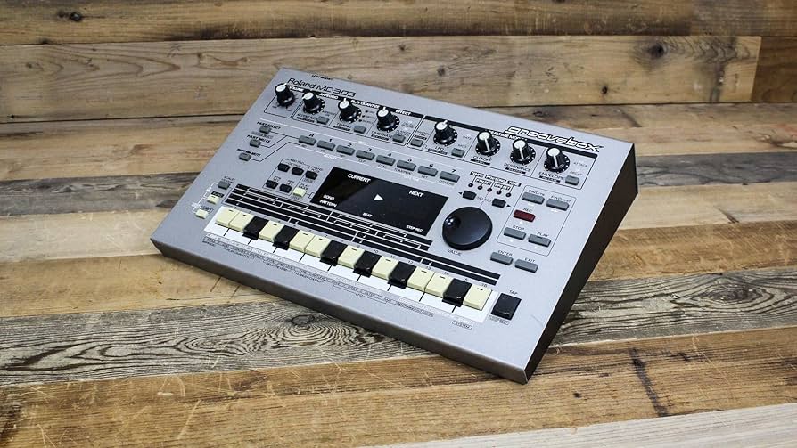 Amazon | Roland MC-303 Dance系 Sequencer machine groove box