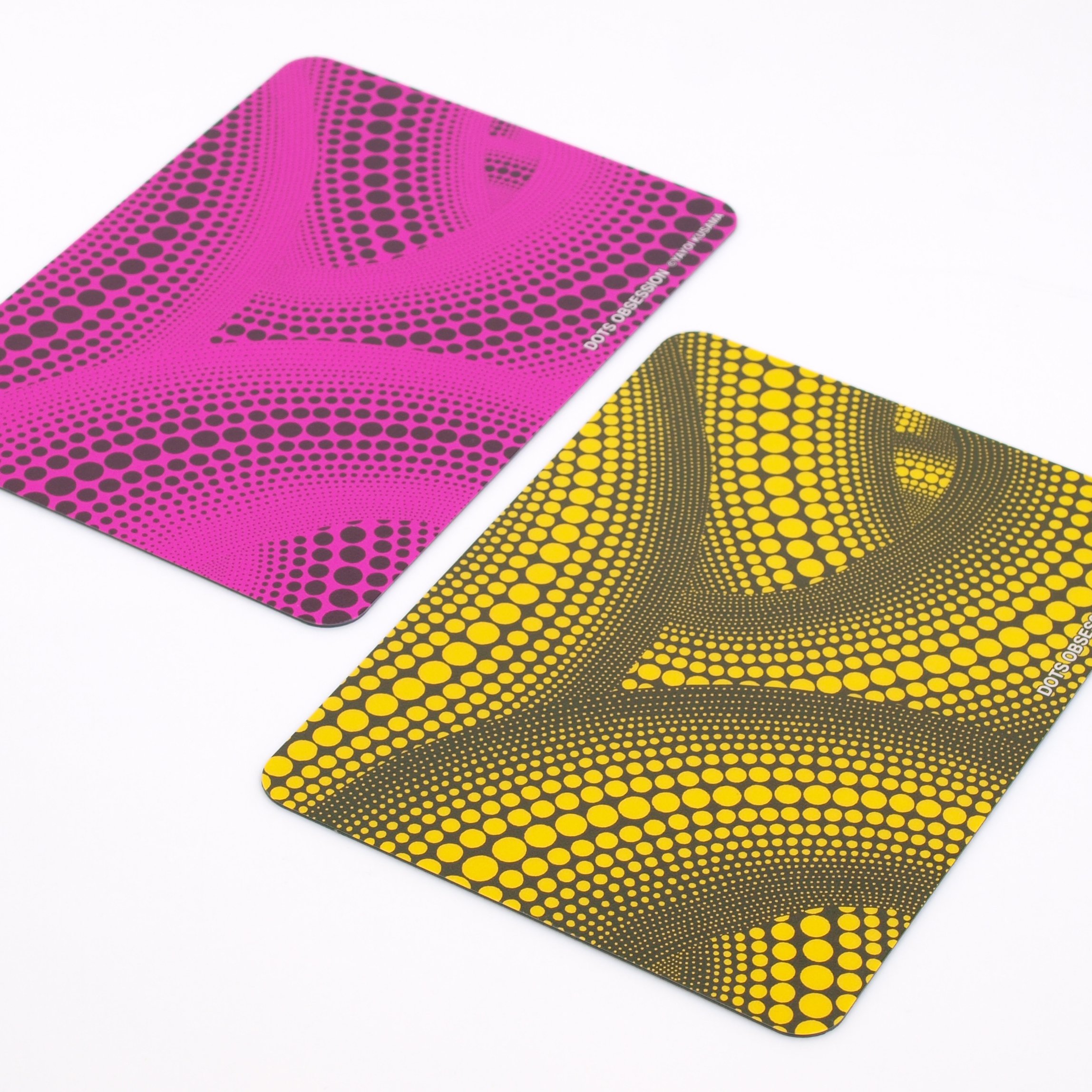 Amazon.co.jp：草間彌生 マウスパッド [Dots Obsession(イエロー