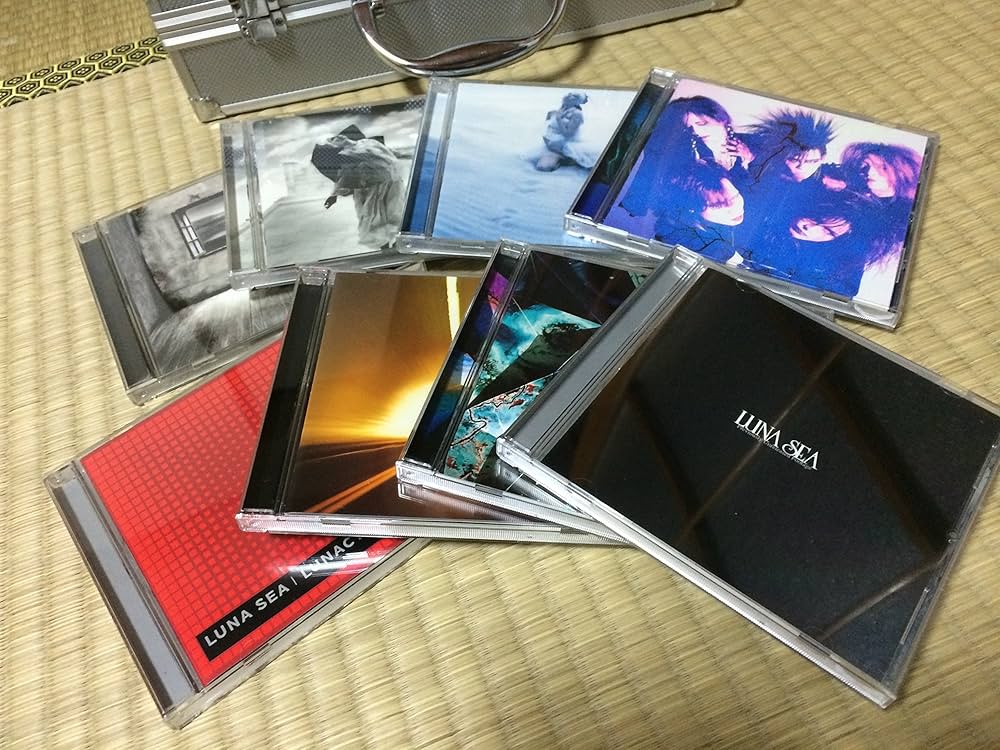 Amazon.com: COMPLETE ALBUMS BOX (7CD+1DVD): תקליטורים ותקליטים