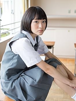 Amazon.co.jp: 乃木坂46 生駒里奈ファースト写真集『君の足跡』 : 生駒