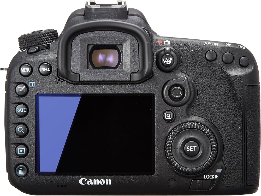 Amazon | Canon デジタル一眼レフカメラ EOS 7D Mark II EF-S18-135 IS