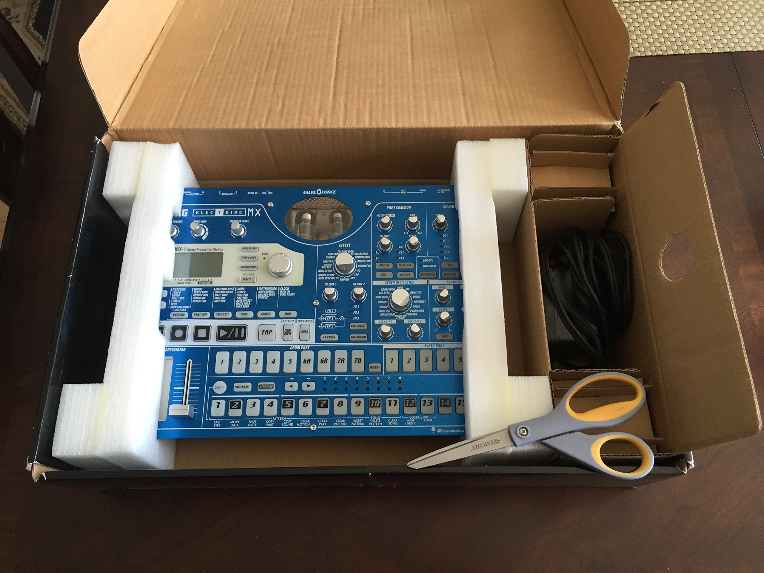 Amazon | KORG コルグ DJ ダンス・ミュージック用 シーケンサー内蔵