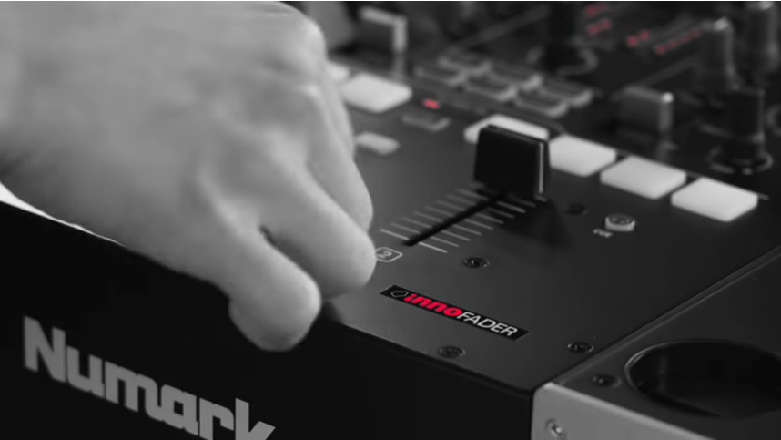 Serato DJ Pro 対応 innofader Pro 搭載で快適スクラッチ！【Numark