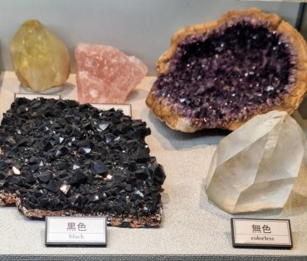 遠山ガイドの会で「中津川岩石・鉱物」の研修を行いました