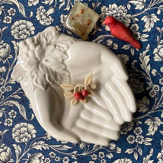 あたたかみを感じさせる 葡萄のセラミックハンドトレイ