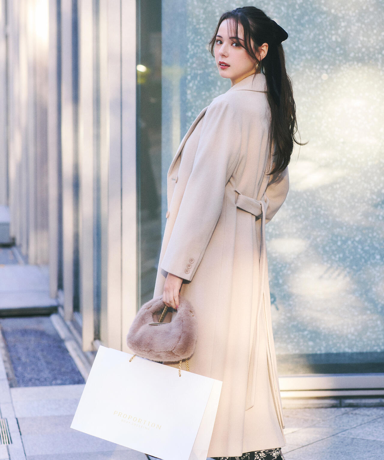 青島心さん着用】ベルテッドレディーコート | PROPORTION BODY