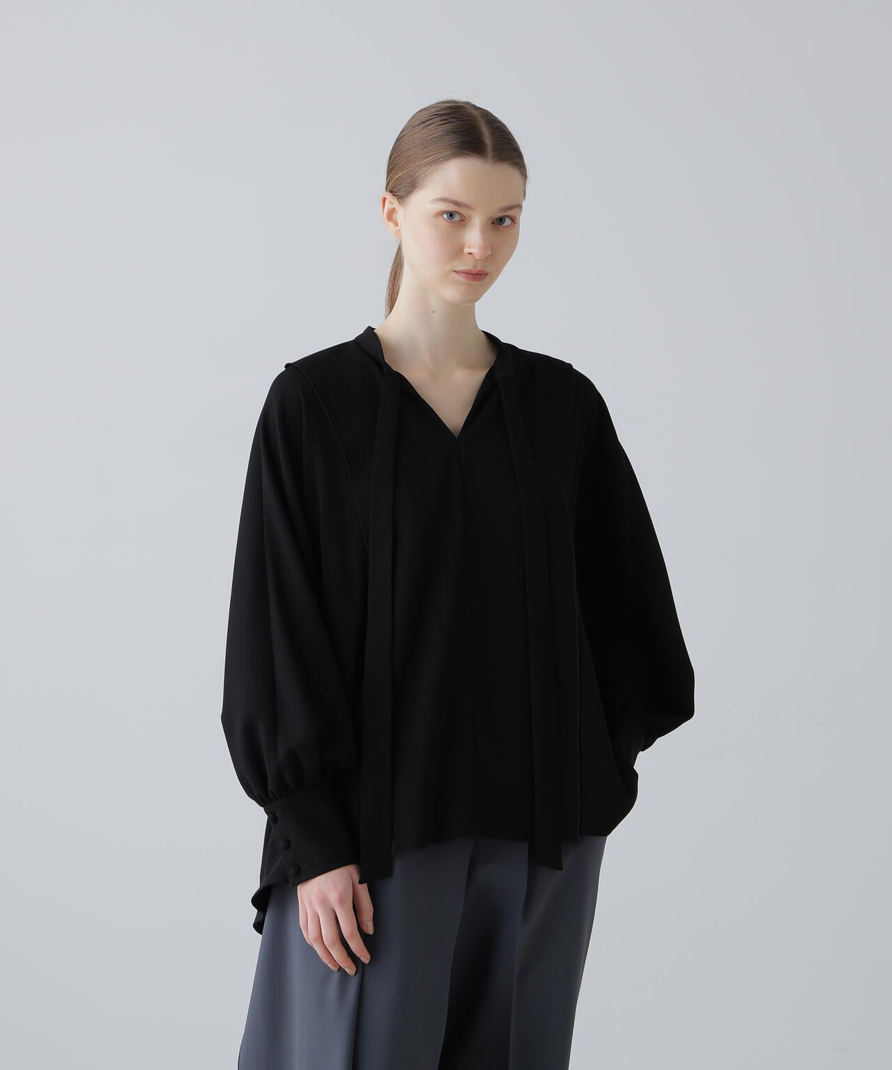 バックサテンジョーゼットブラウス | ADORE（アドーア） ｜【公式