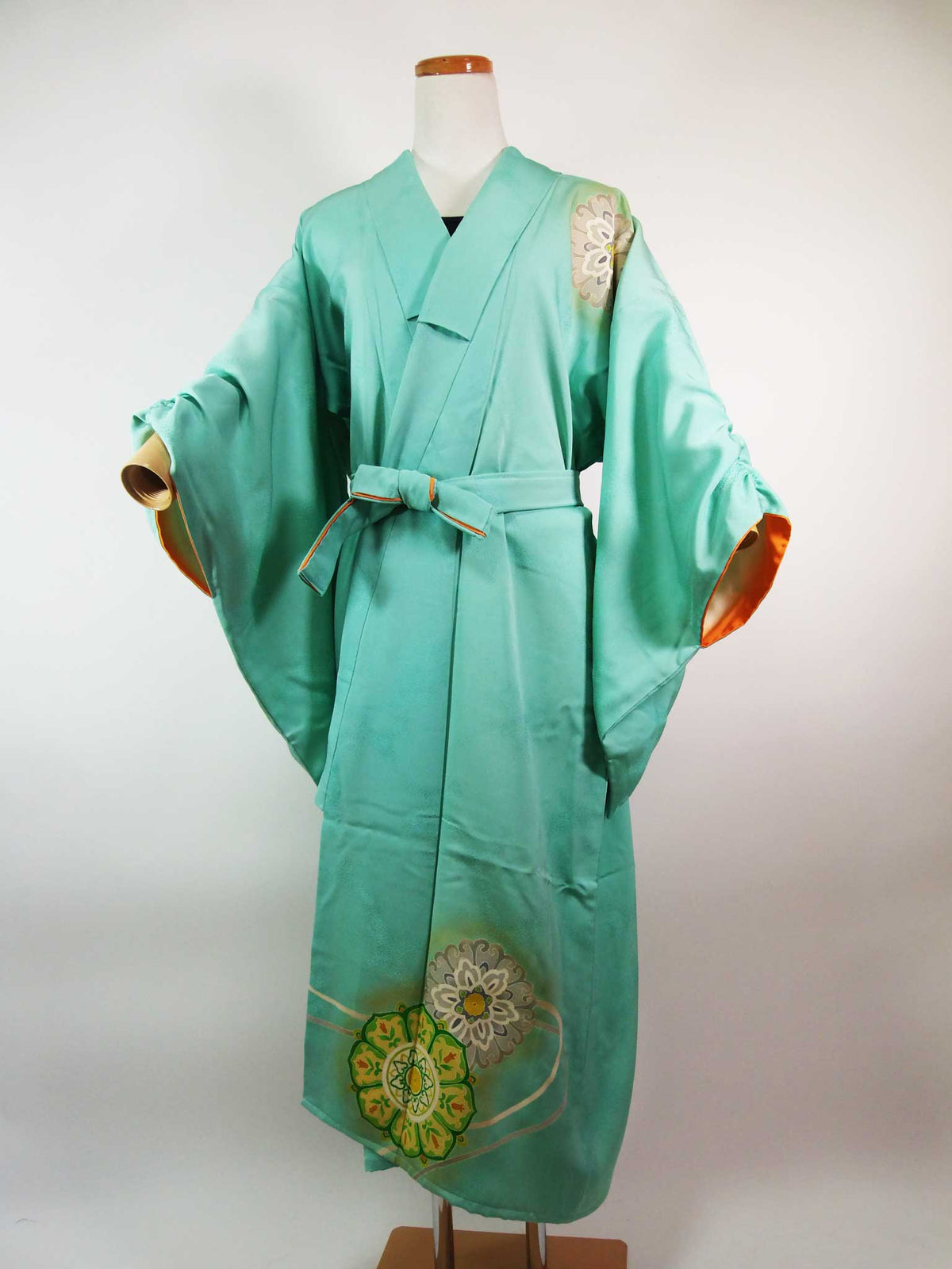 着物ガウン – MIYABI - REUSE KIMONO MARKET