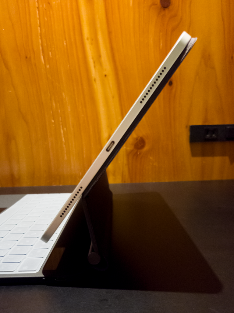 GOOJODOQ マジックキーボードケース レビュー | iPad Pro & Air で使用