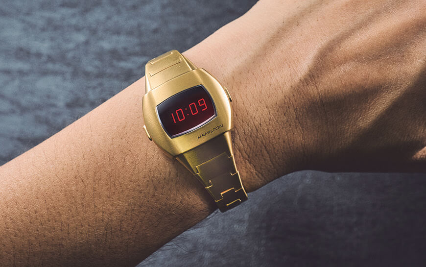 名作レトロフューチャー時計の現代版」ゴールド×ミニがかなり新鮮