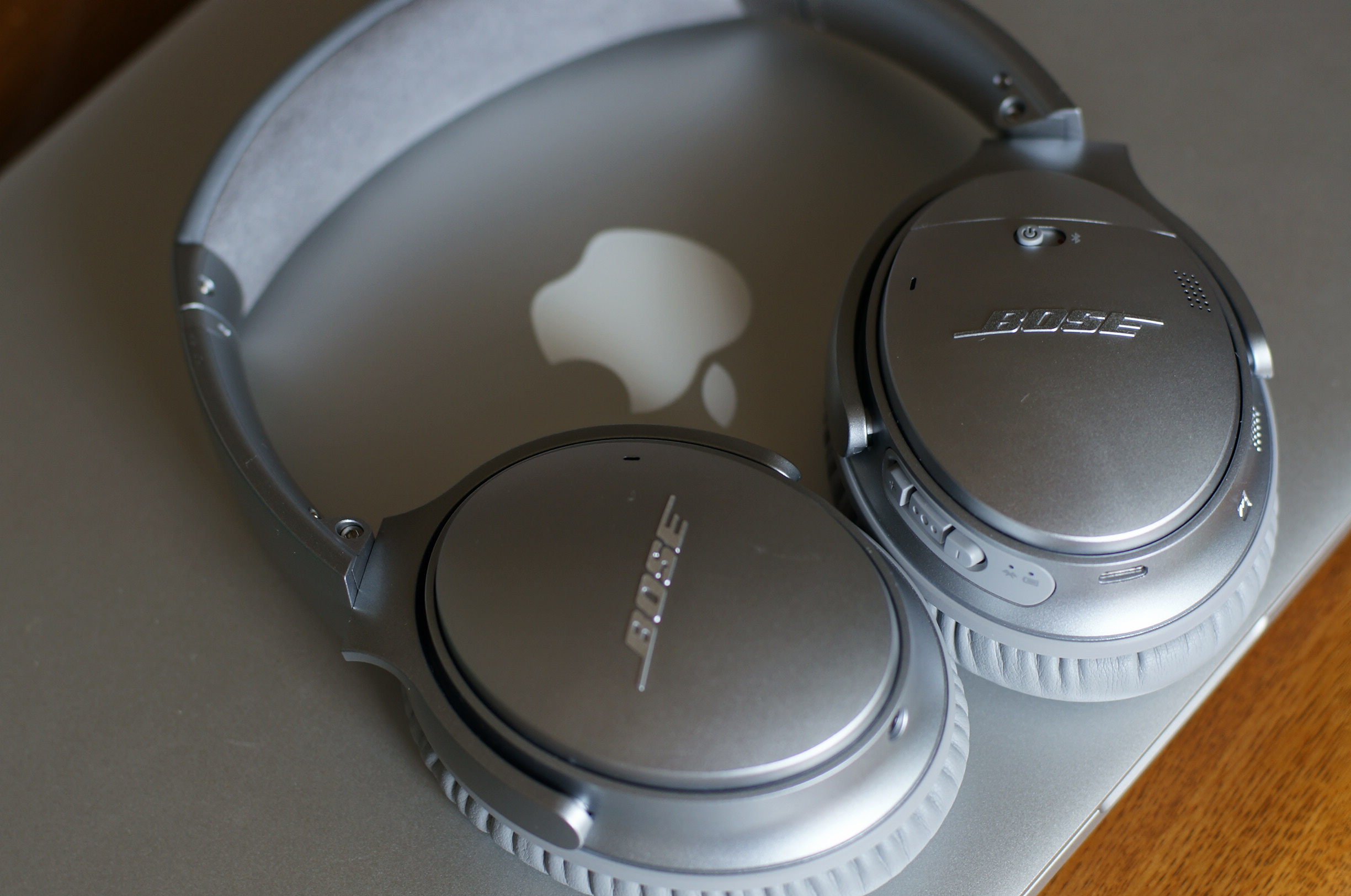 モノとしての魅力に溢れる Bose QC35。使うほど手放せなくなる存在。
