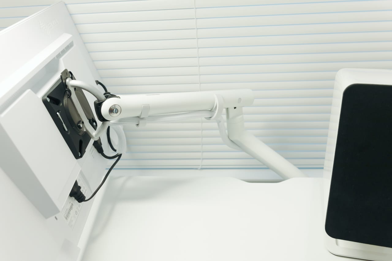 ハーマンミラー Flo Monitor Arm レビュー／世界で最も美しい