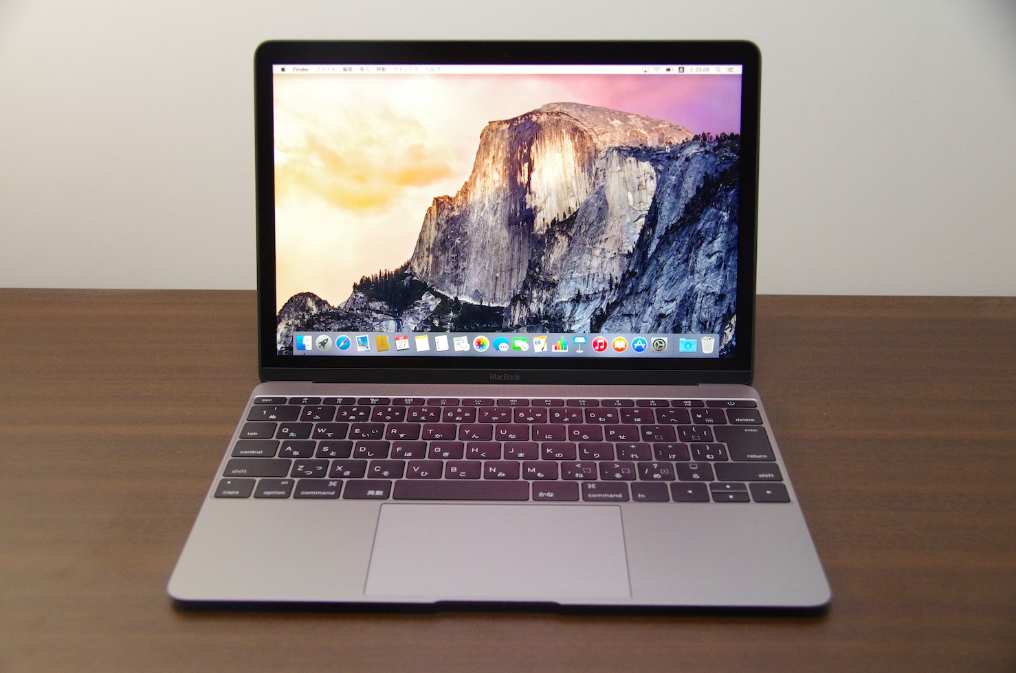 レビュー】薄くてかっこいい！新型MacBook 12インチ スペースグレイが