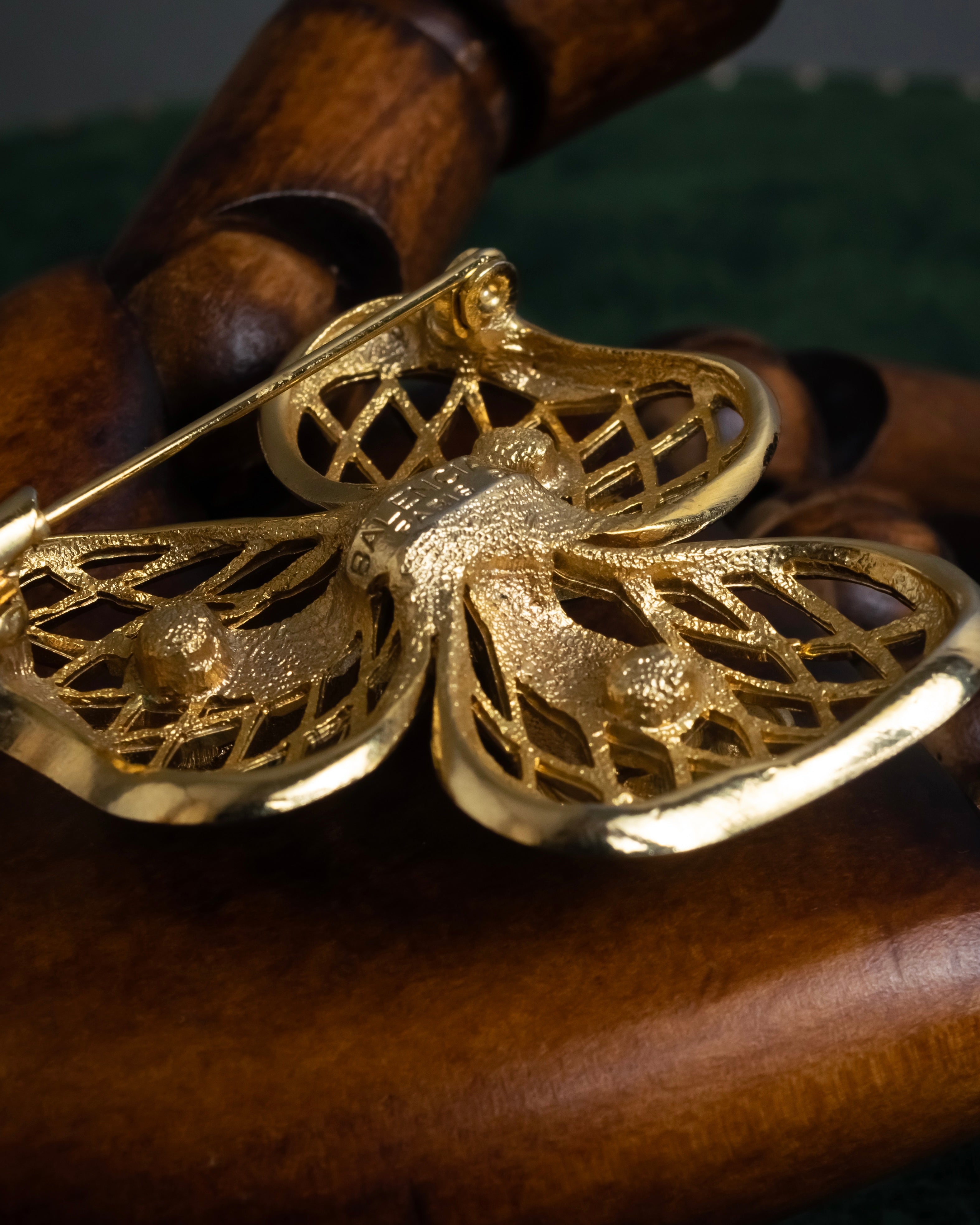 BALENCIAGA (バレンシアガ) - フラワー リーフ モチーフ ブローチ