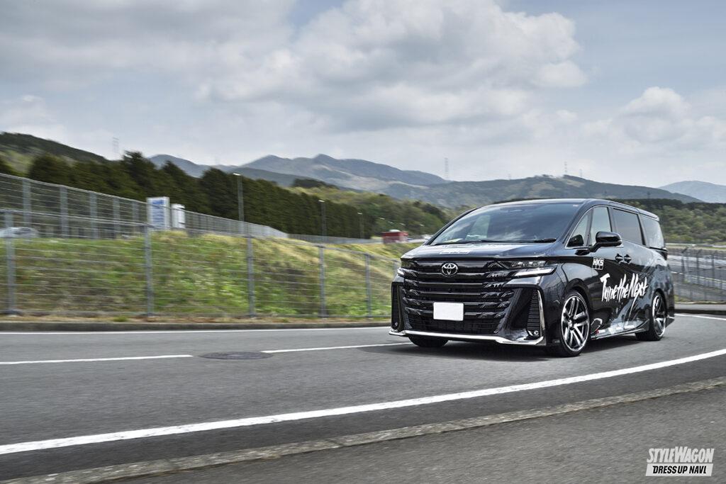 最上級に相応しい上質な走りと乗り心地！「HKS・ハイパーマックスS」の