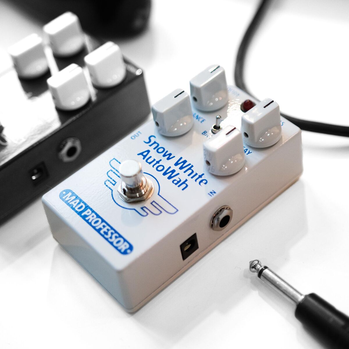 Snow White AutoWah Pedal | Mad Professor Amplification