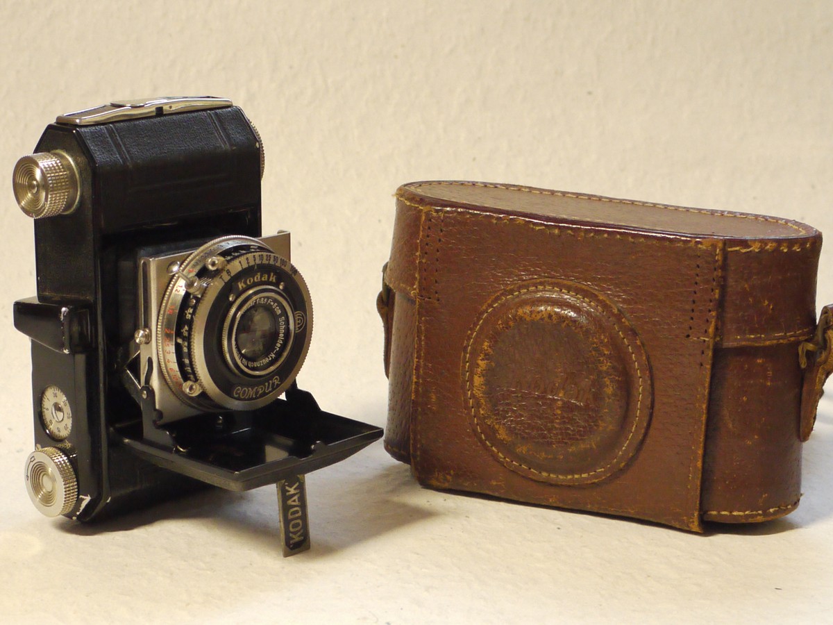 Kodak Retina I Type 119 35mm folding camera, black & nickel, with