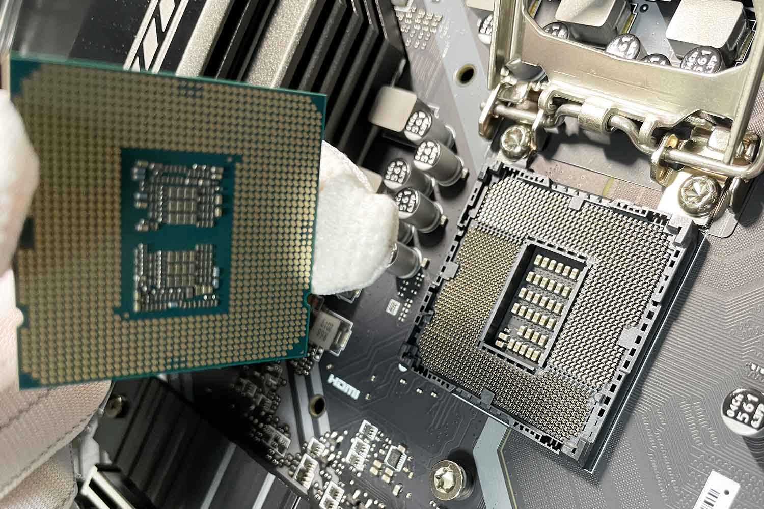 初めての自作PC 組立手順2「CPU i5-10400Fをマザーボードに取付