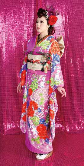 みやびの振袖 /黒色/紫色/グラマラス/牡丹柄/ 黒白紫牡丹孔雀羽根 | My振袖